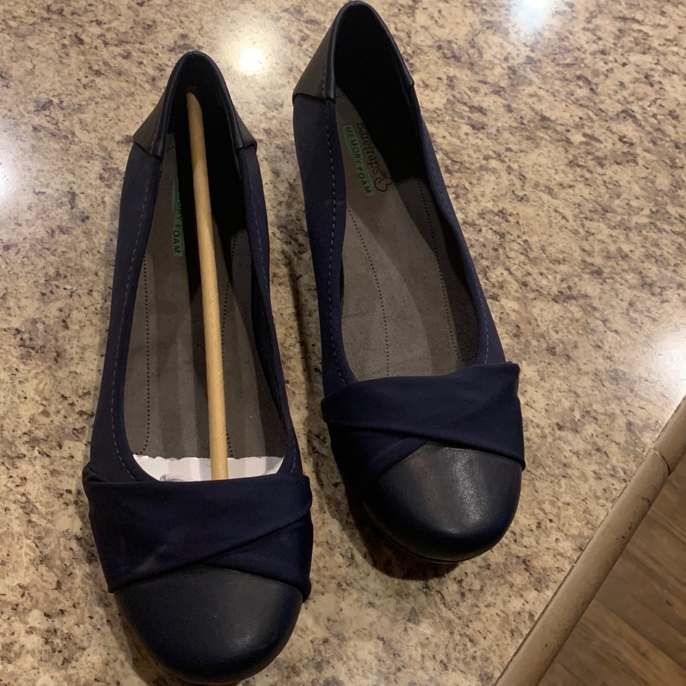 Baretraps Blue Mitsy Flats. Never worn. Just sitting in a closet.